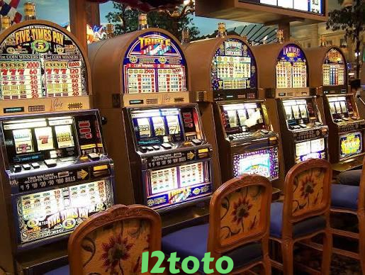 12toto slide 1